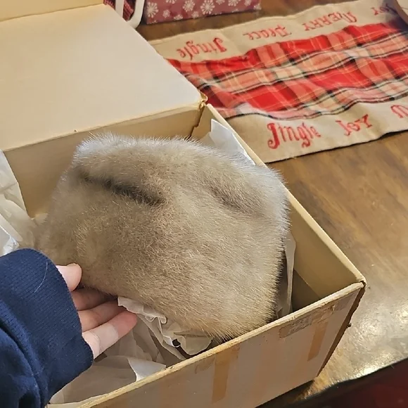 Fur Hat - Picture 2 of 5